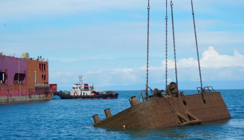 Marine salvage and wreck removal